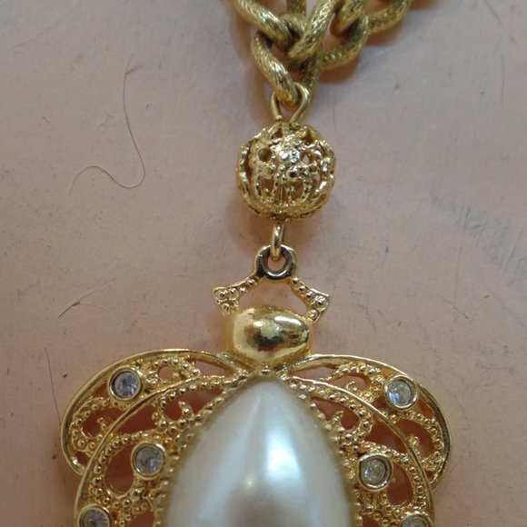 Vintage AVON Faux Pearl Bug/Scarab Goldtone Necklace & Pendant 18" - Picture 2 of 16